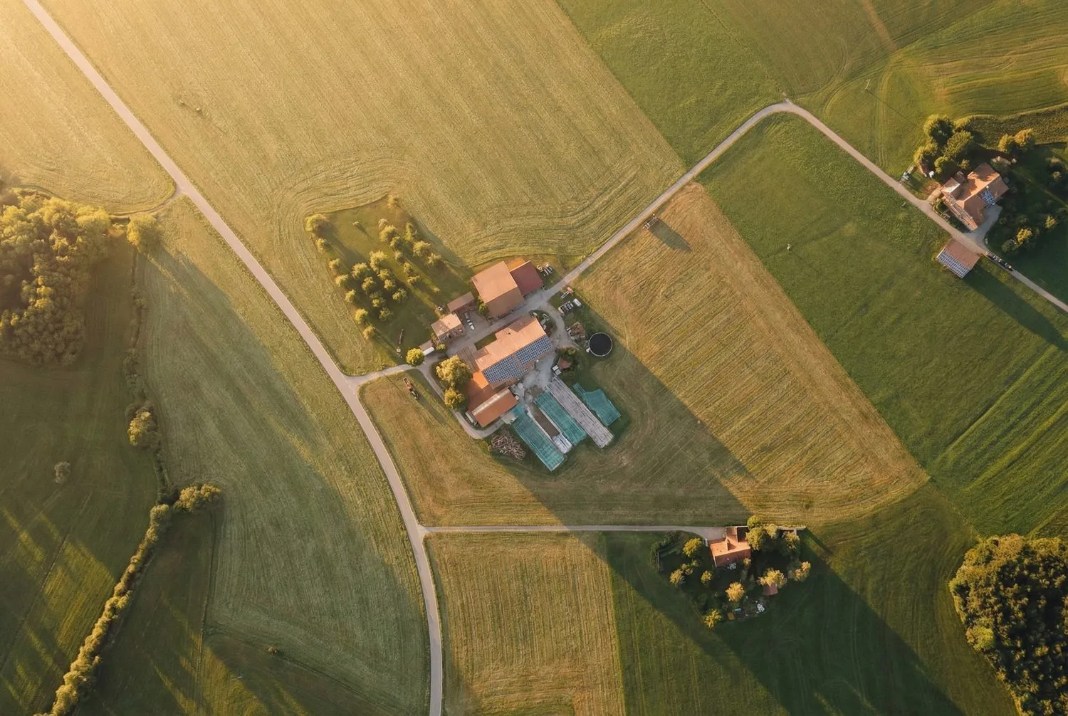 Luftaufnahme des Dietrichhofs in Leutkirch im Allgäu mit der Werkstatt der Schreinerei Gleinig